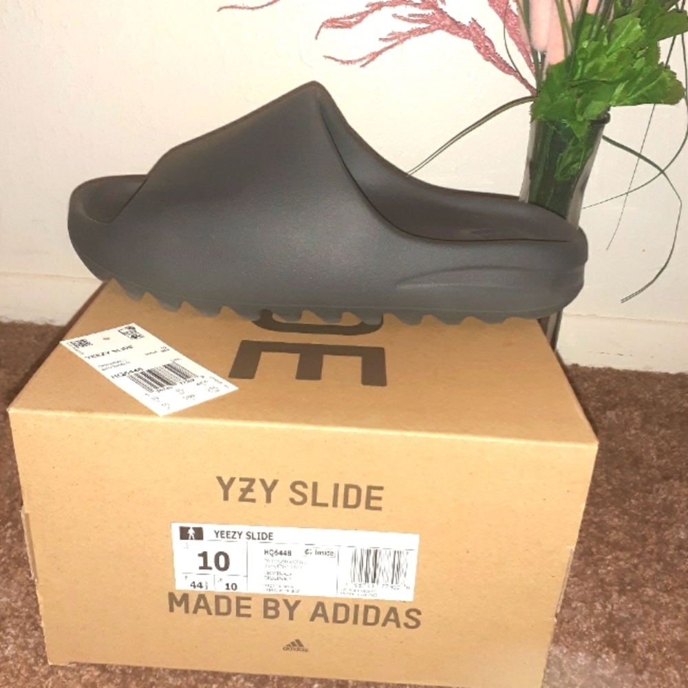 Black Yeezy Slides